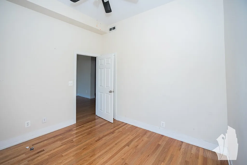 3 bed, 2.5 bath, 1100 sqft, $4,450 — Photo 1