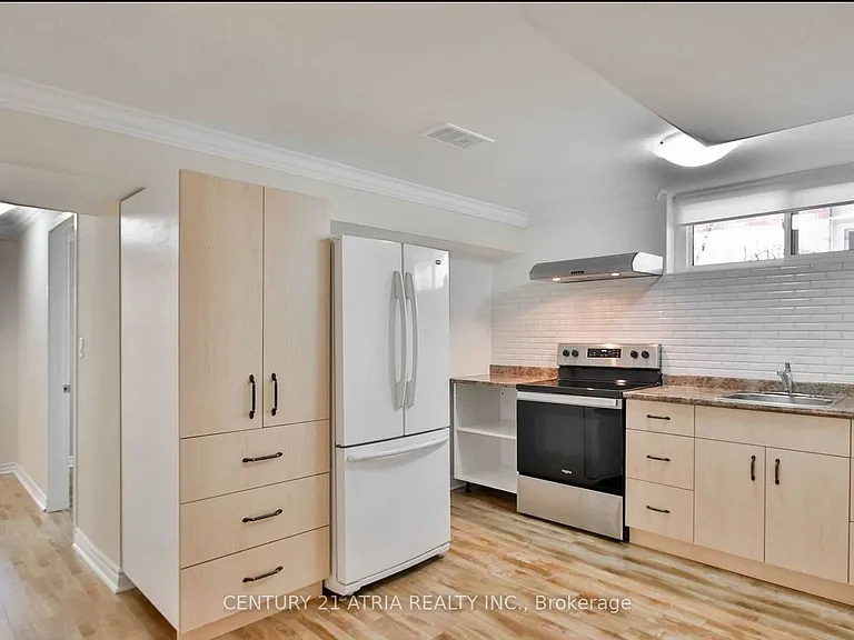 243 Harrygan Cres — Photo 2