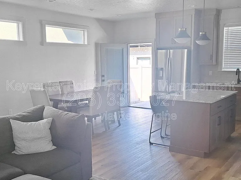 1508 S Oakland Ave — Photo 6