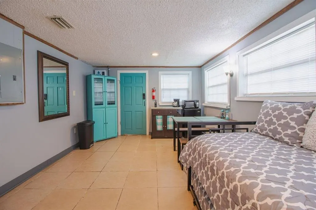 1 bed, 1.0 bath, 250 sqft, $1,600 — Photo 3