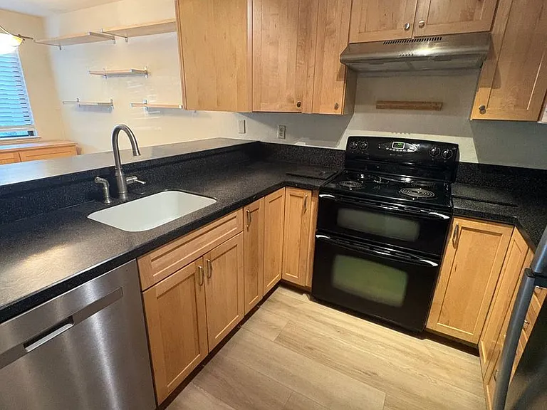 429 Bernice Ln — Photo 12