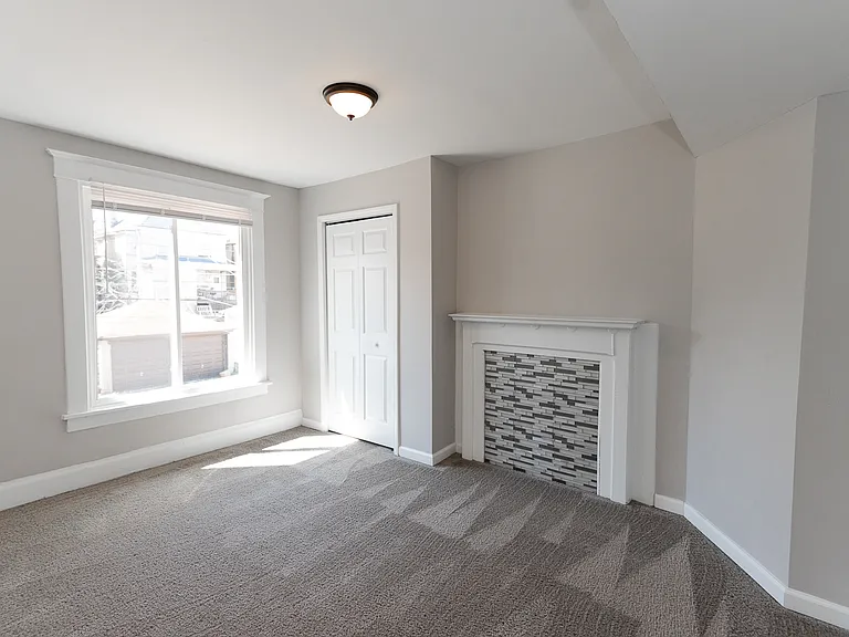 2225 Bensonia Ave — Photo 15