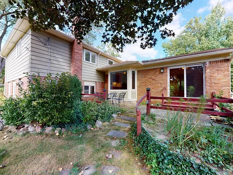 2235 Prairie St — Photo 32