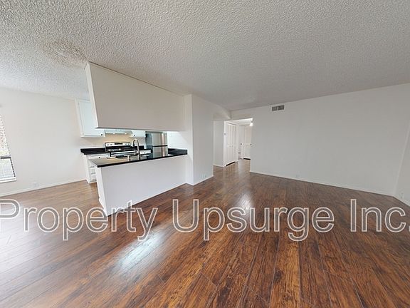 5th image of 905 Lakeside Dr APT 5