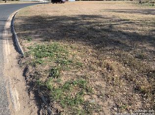 407 Wilson Dr #6, Devine, TX 78016