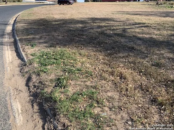 407 Wilson Dr LOT 6 PT, Devine, TX 78016