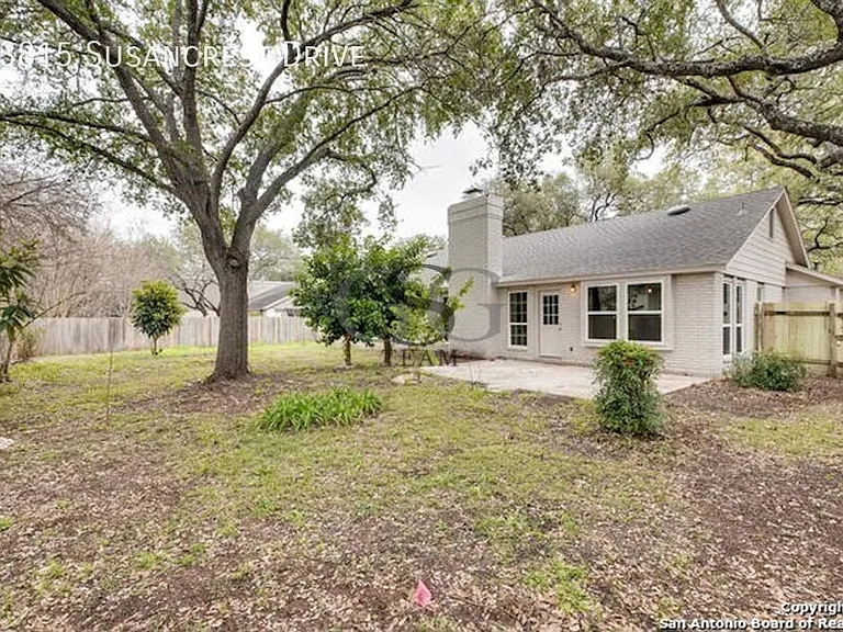 13815 Susancrest Dr — Photo 23