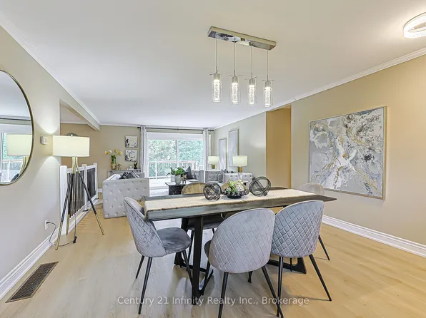 7 Robmar St, Whitby, ON L1M 1T8