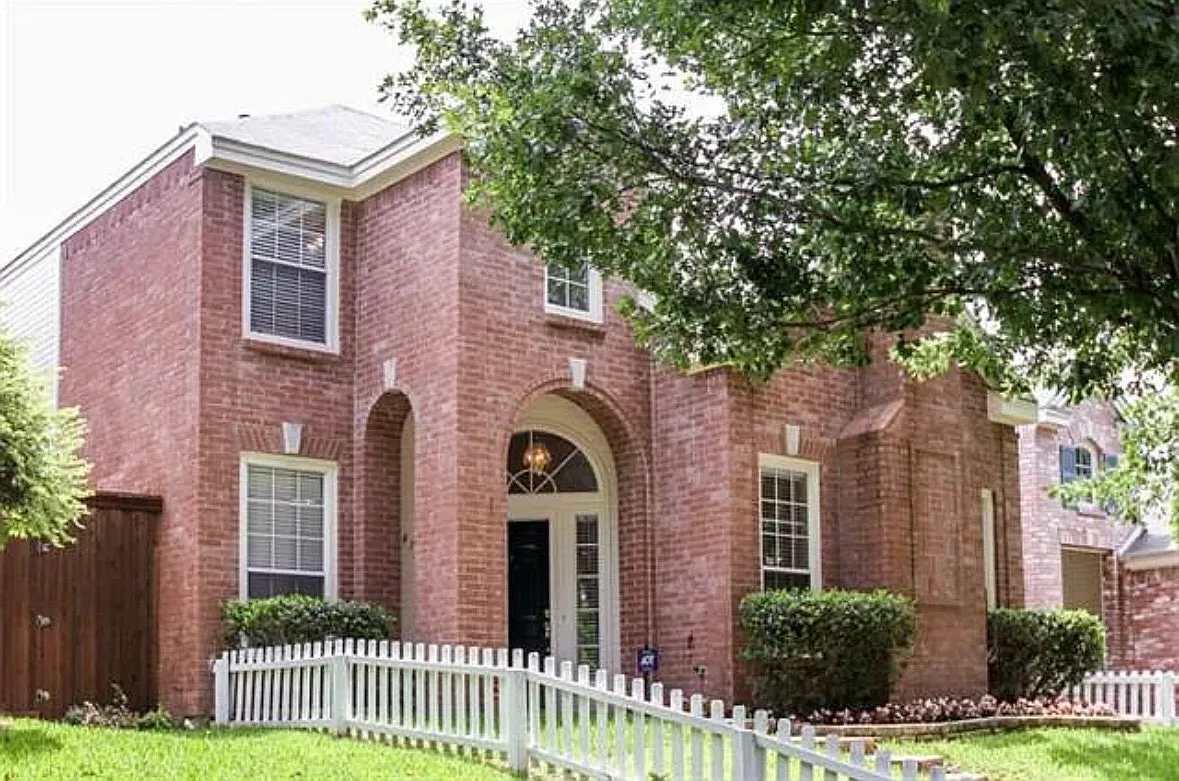 6736 Hillhaven Dr — Photo 1