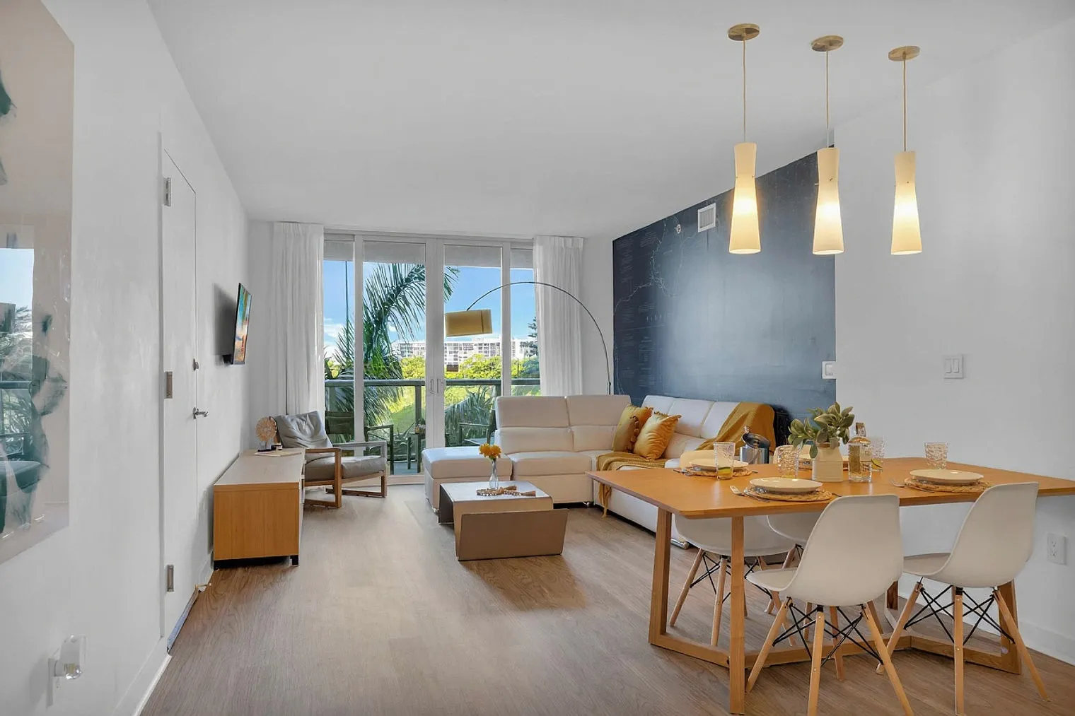 2 bed, 2.0 bath, 990 sqft, $4,392 — Photo 1