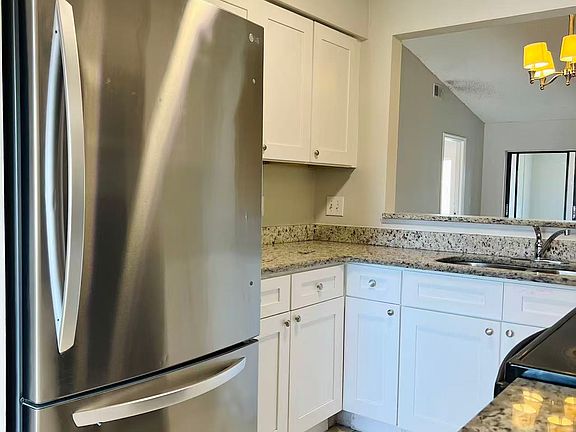 5th image of 553 Maineline Blvd