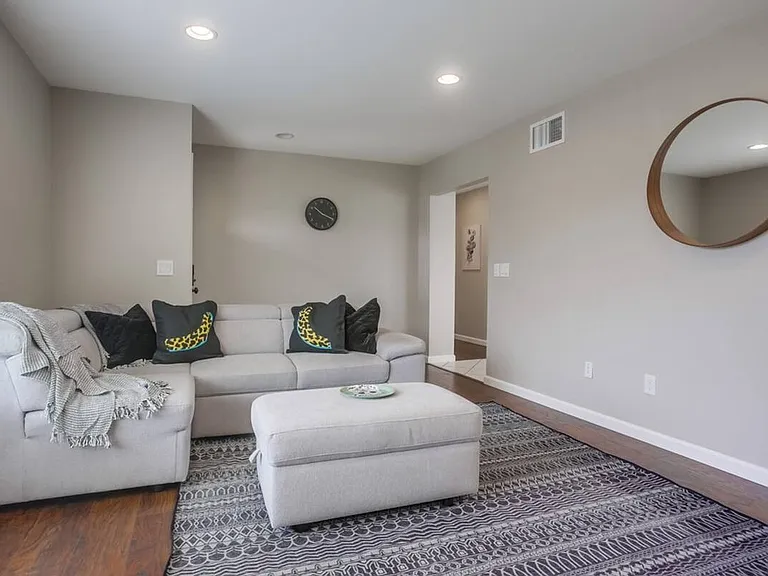 10584 Bandell Ct — Photo 6