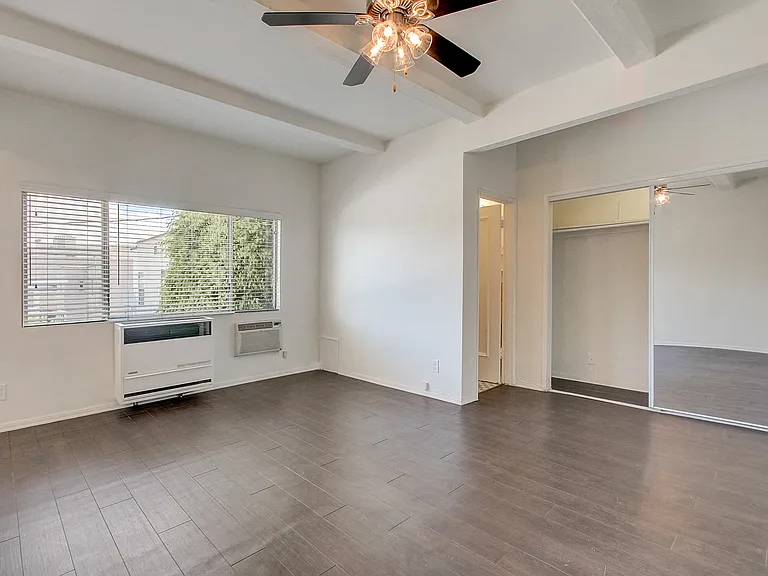232 S Reeves Dr — Photo 40