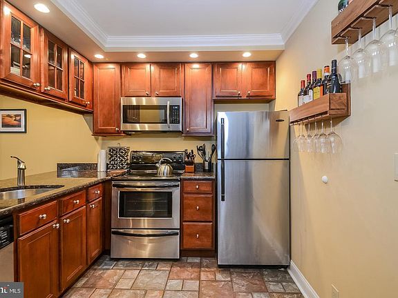 2nd image of 627 N 18th St APT 306