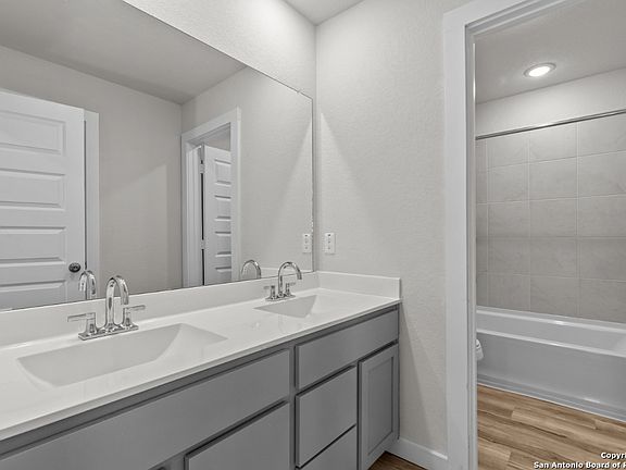 4th image of 4315 Clarisse Street