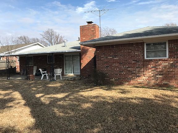 Large !!!!!  Covered Patio 