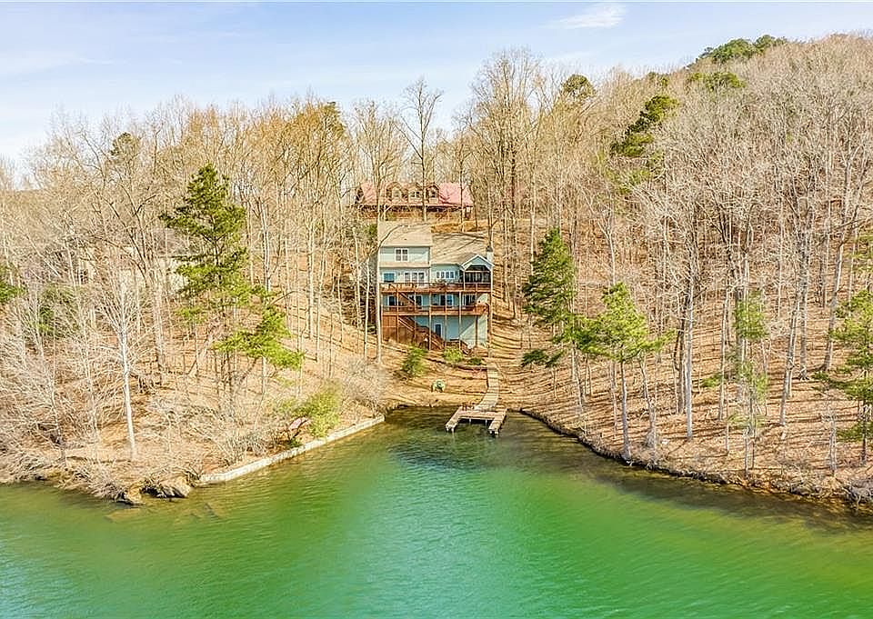Image 2: Home is Nestled in the Tress for Maxium Privacy