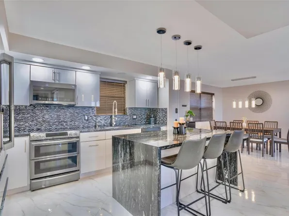 605 Ives Dairy Rd APT 305-7, Miami, FL 33179