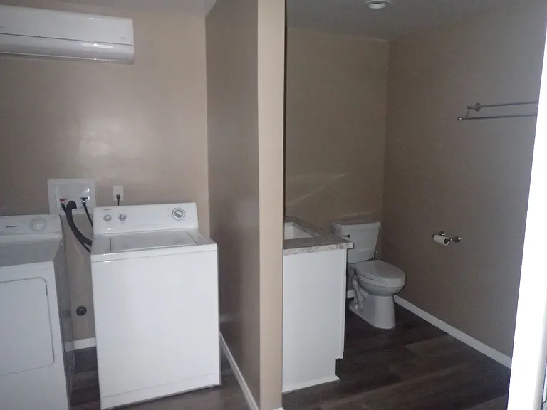 332 W Ridgecrest Blvd — Photo 6