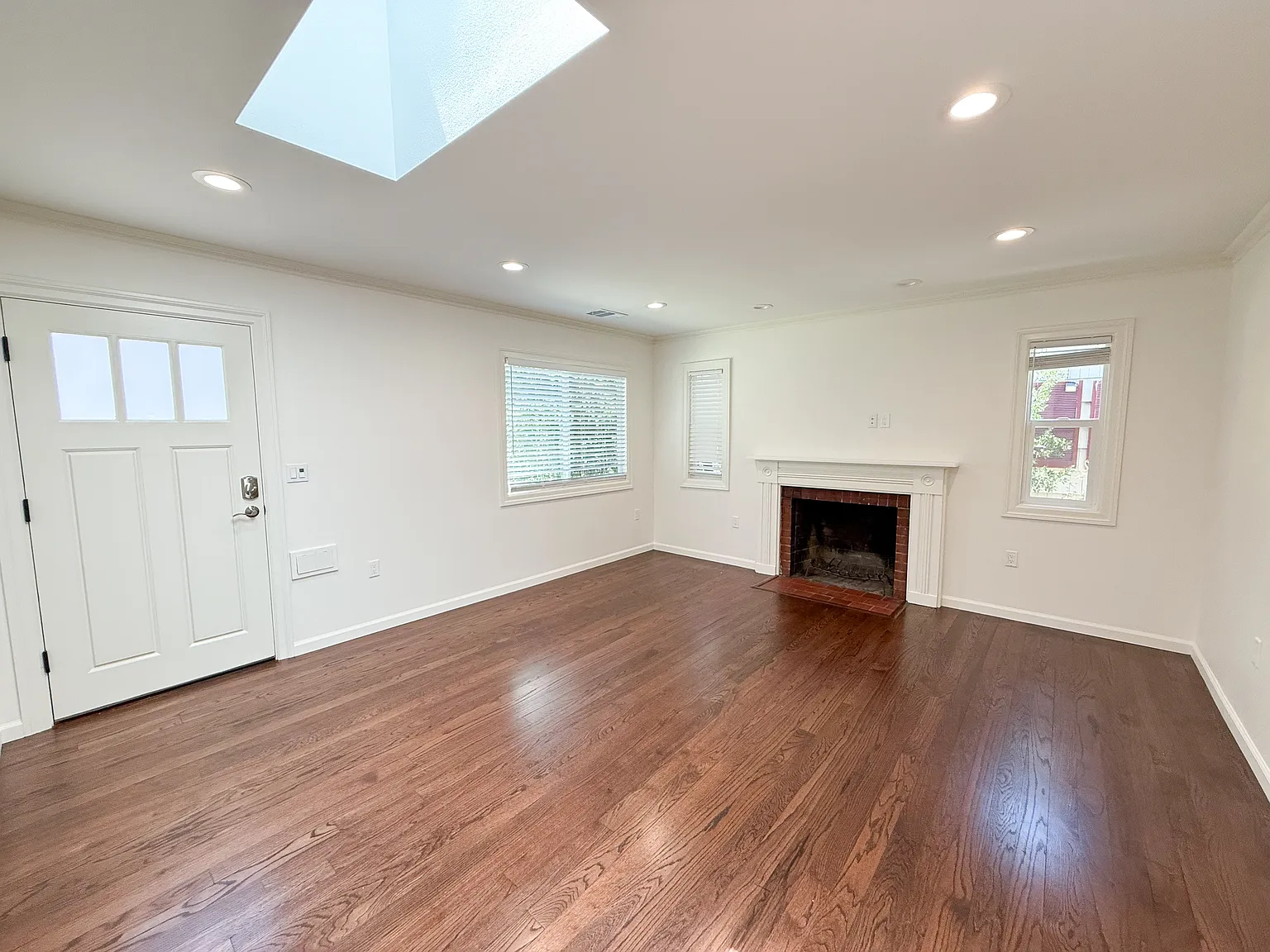 2 bed, 780 sqft, $4,000 — Photo 3