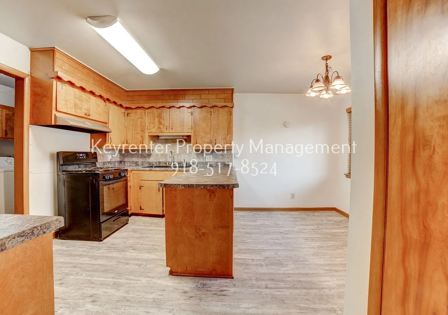 Beautiful 2BD/1BA next to River Parks — Photo 4