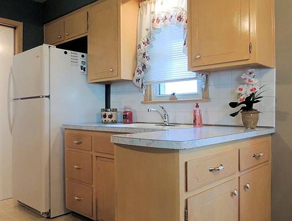 4th image of 2719 Grovewood Ave