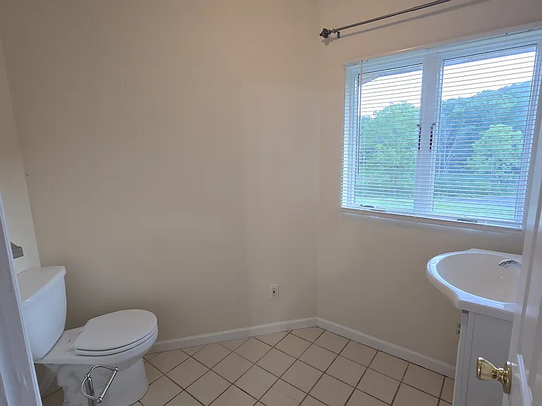 270 Station Rd — Photo 14