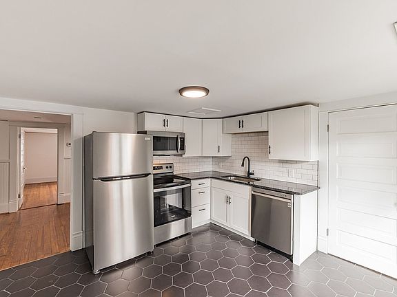 3rd image of 409 W 1st St #2