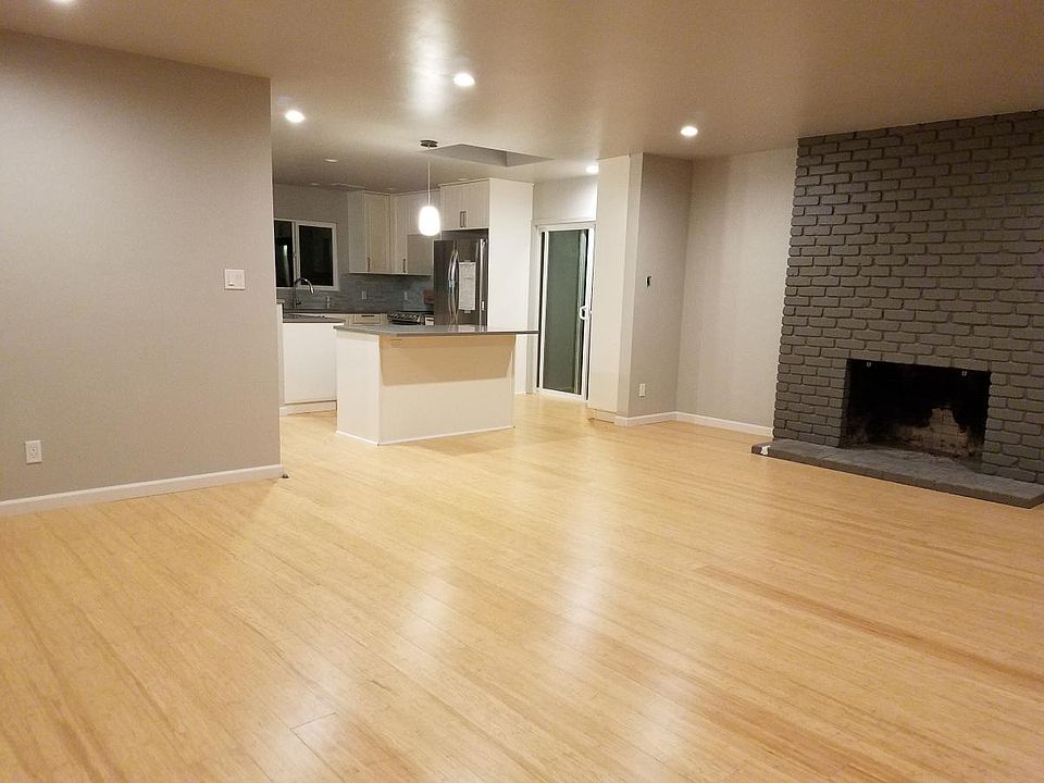 Living Room/Fireplace/Kitchen