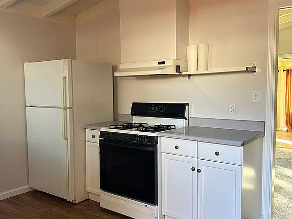 4th image of 1788 Peacock Ave
