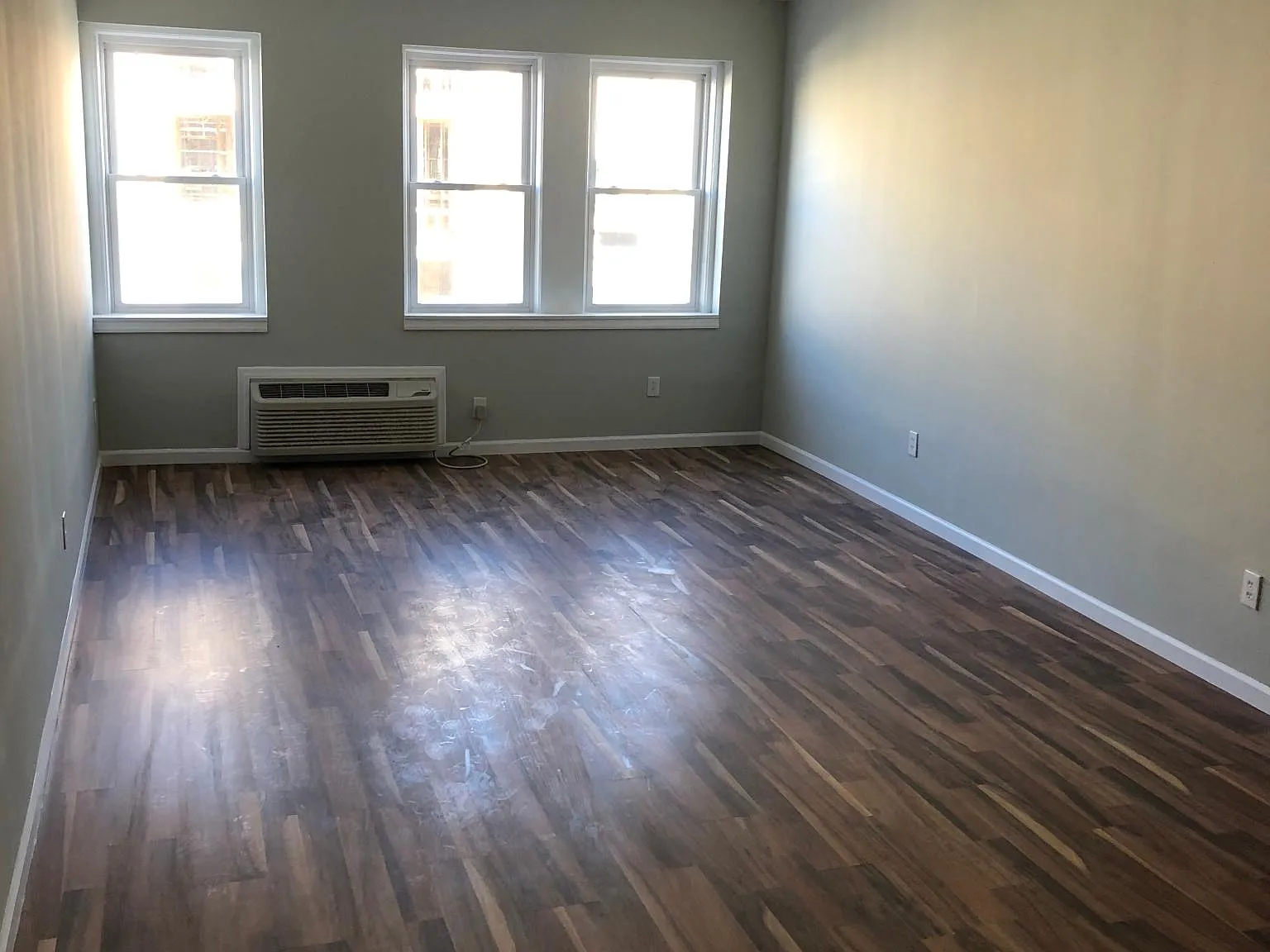 Studio, 500 sqft, $1,425 — Photo 2