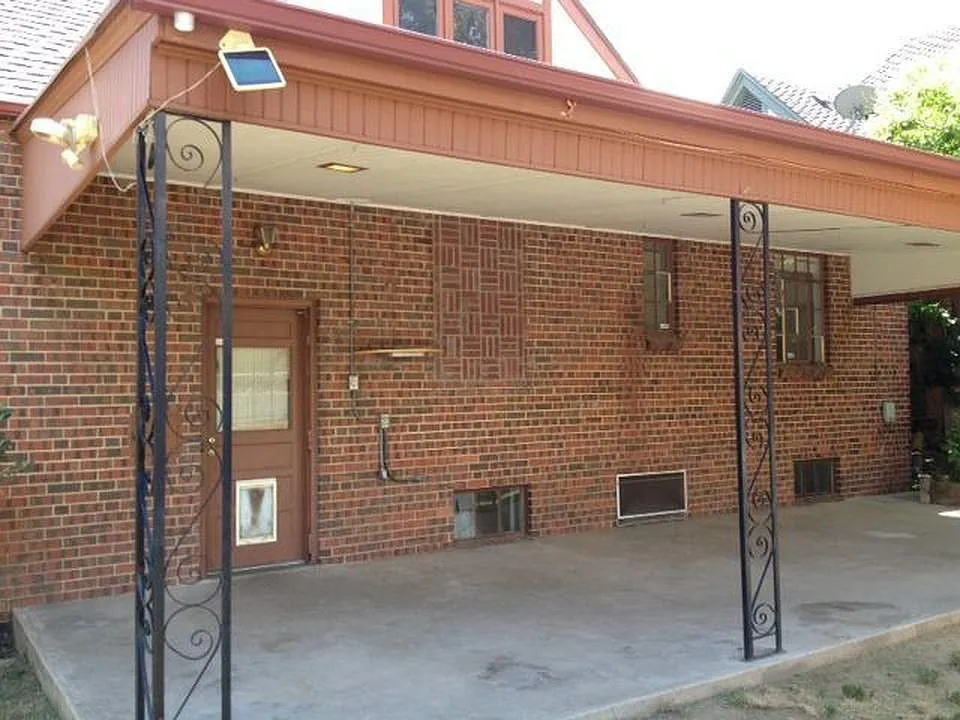 Building Photo - 455 Dexter St
