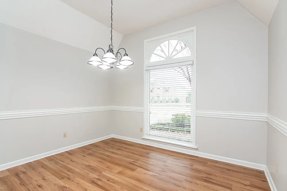 3 bed, 2.0 bath, 1893 sqft, $2,070 — Photo 4