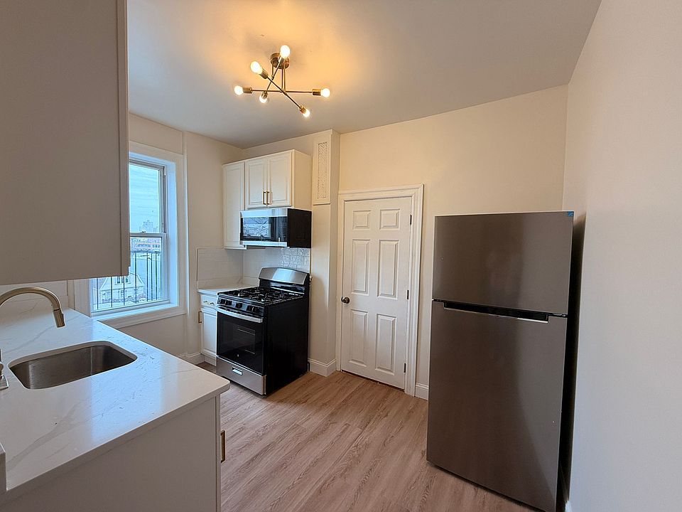 1st image of 222 51st St #23