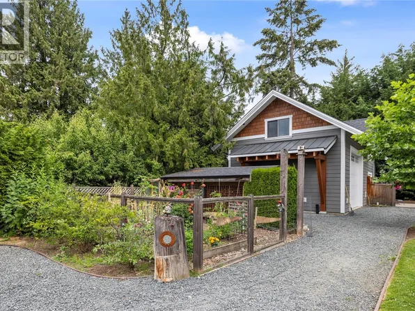 238 Bagshaw St, Parksville, BC V9P 2N5