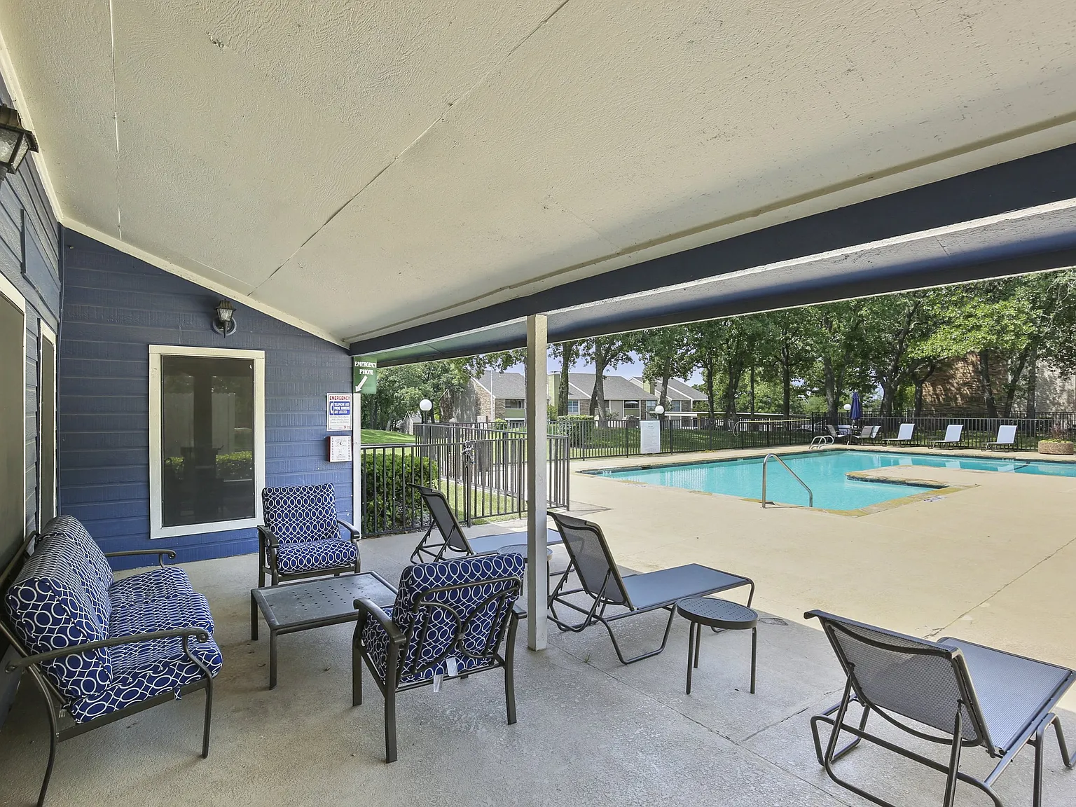Waters Park Luxury Apartments — Photo 4