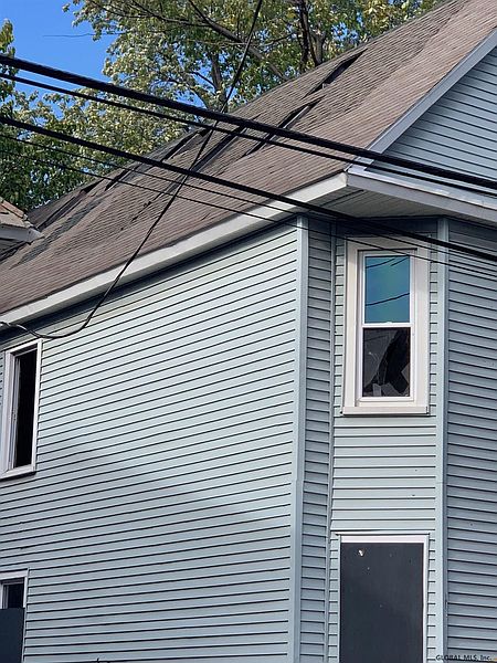 3rd image of 28 STEUBEN Street