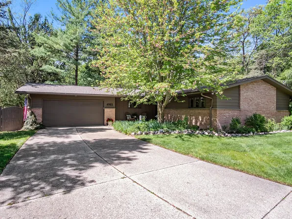 4983 Bluff Dr NE, Grand Rapids, MI 49525