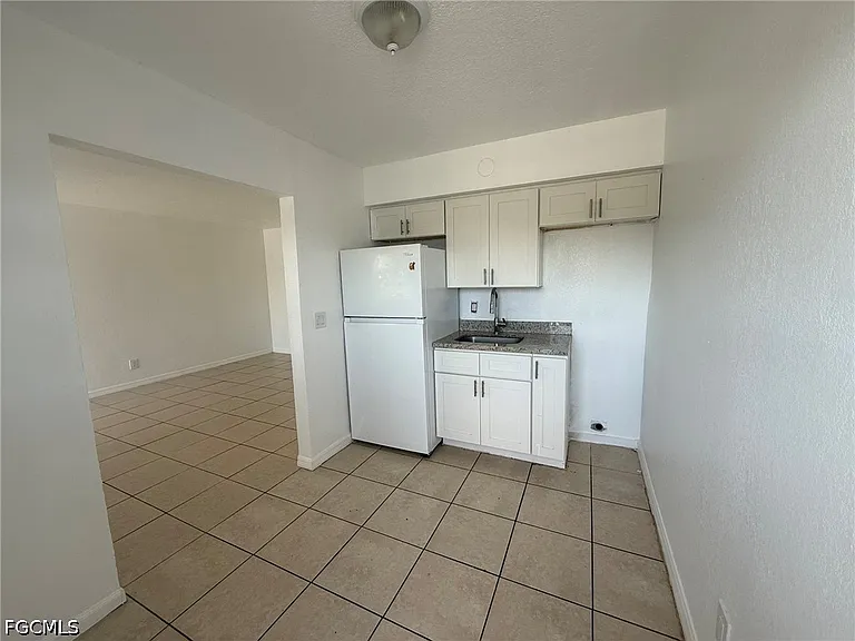 2452 Stella St #101 — Photo 7