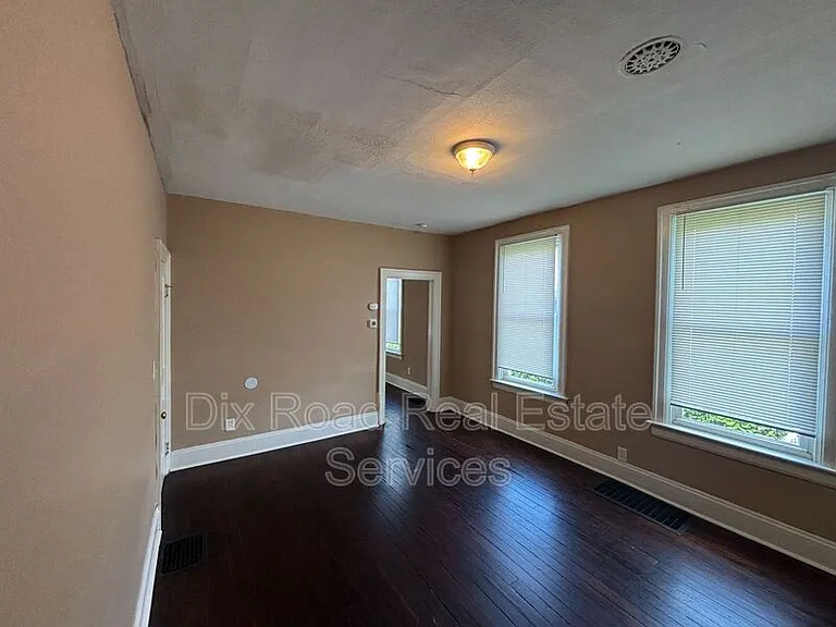 332 Hudson Ave — Photo 13