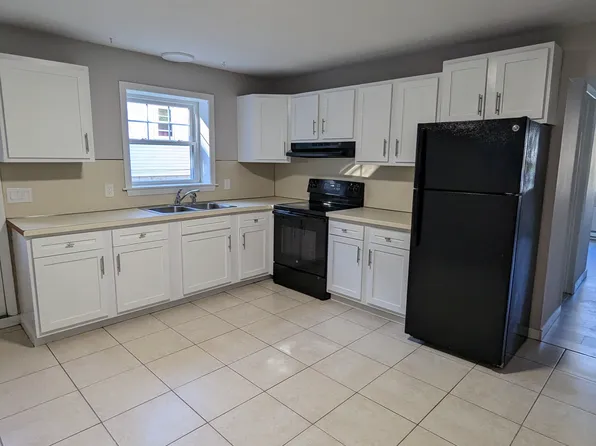29 Zuella Dr APT B, Waterbury, CT 06704