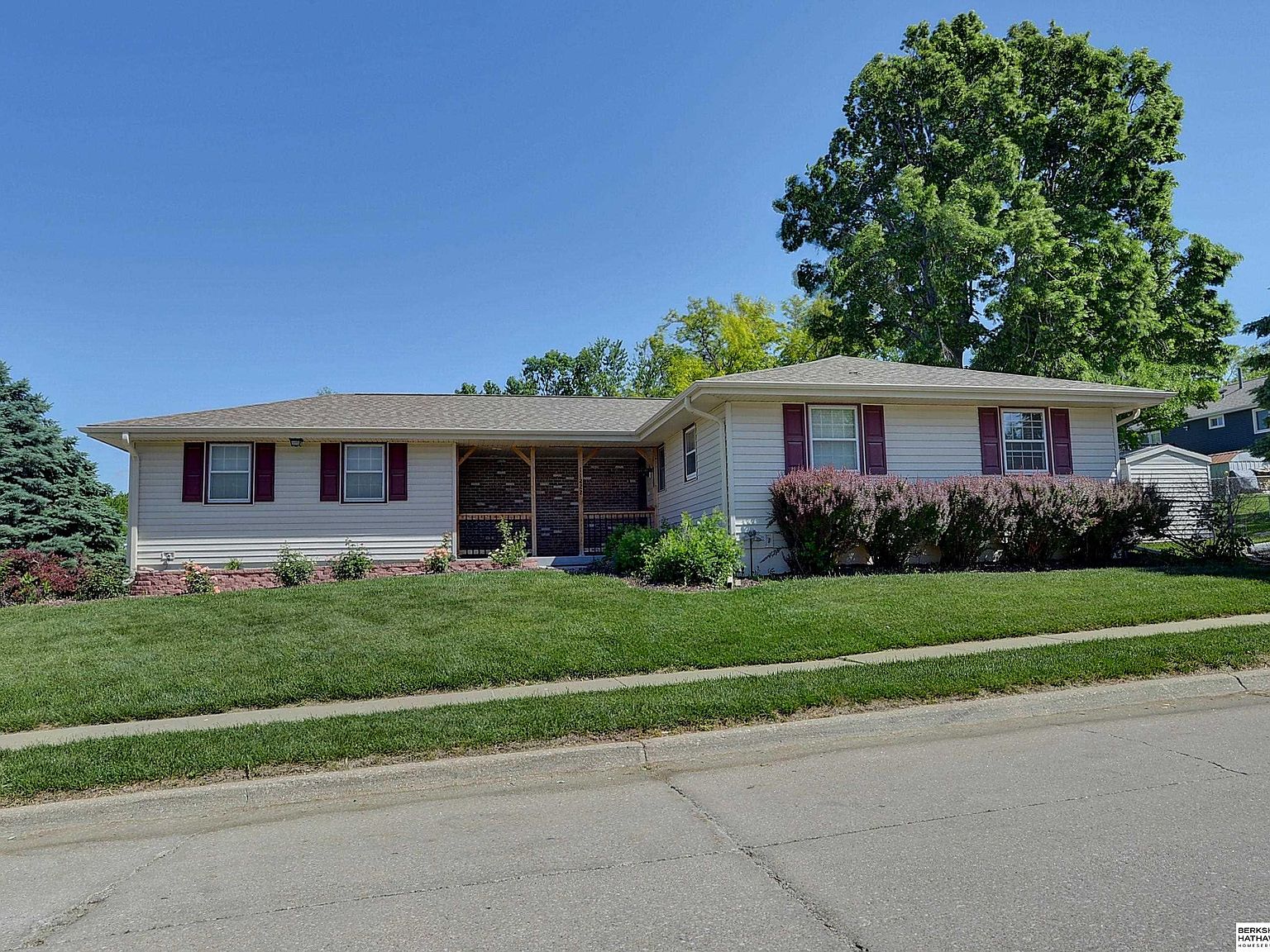 hima♪ 11222 X St, Omaha, NE 68137 | Zillow