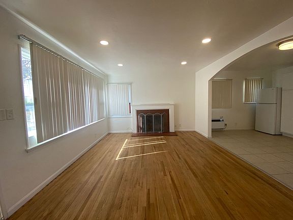 4th image of 25068-70-72 La Mar Rd #25068