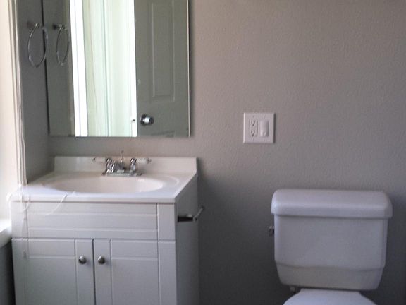 3rd image of 6343 Arlington Blvd APT 4