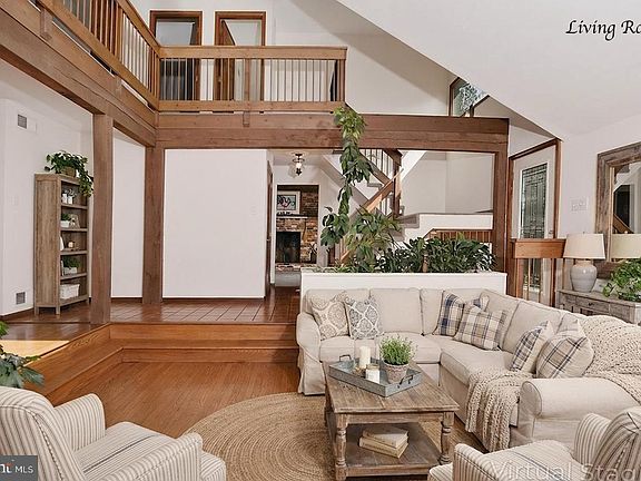 5th image of 24 White Oak Rd