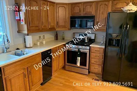 Furnished Condo Southside Savannah — Photo 3