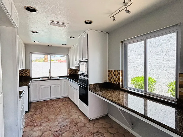 E Alameda Dr — Photo 11