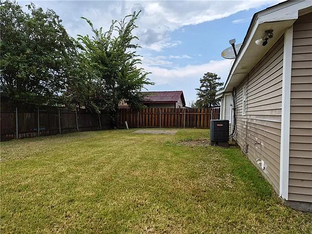 4 bed, 2.0 bath, 1500 sqft, $1,700 — Photo 3