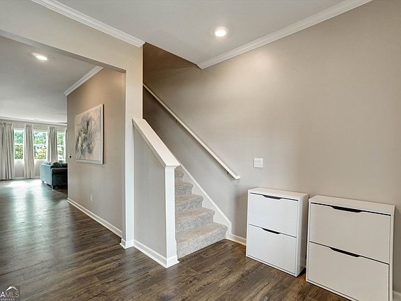 5th image of 386 Thompson Dr