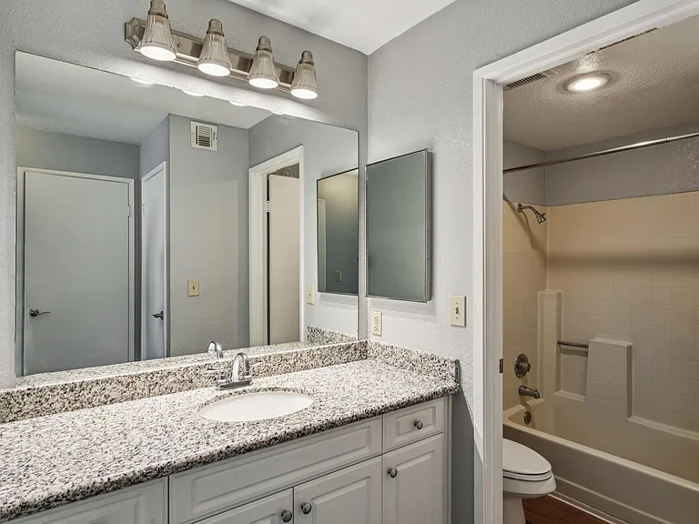 600 Canyon Oaks Dr #F — Photo 33